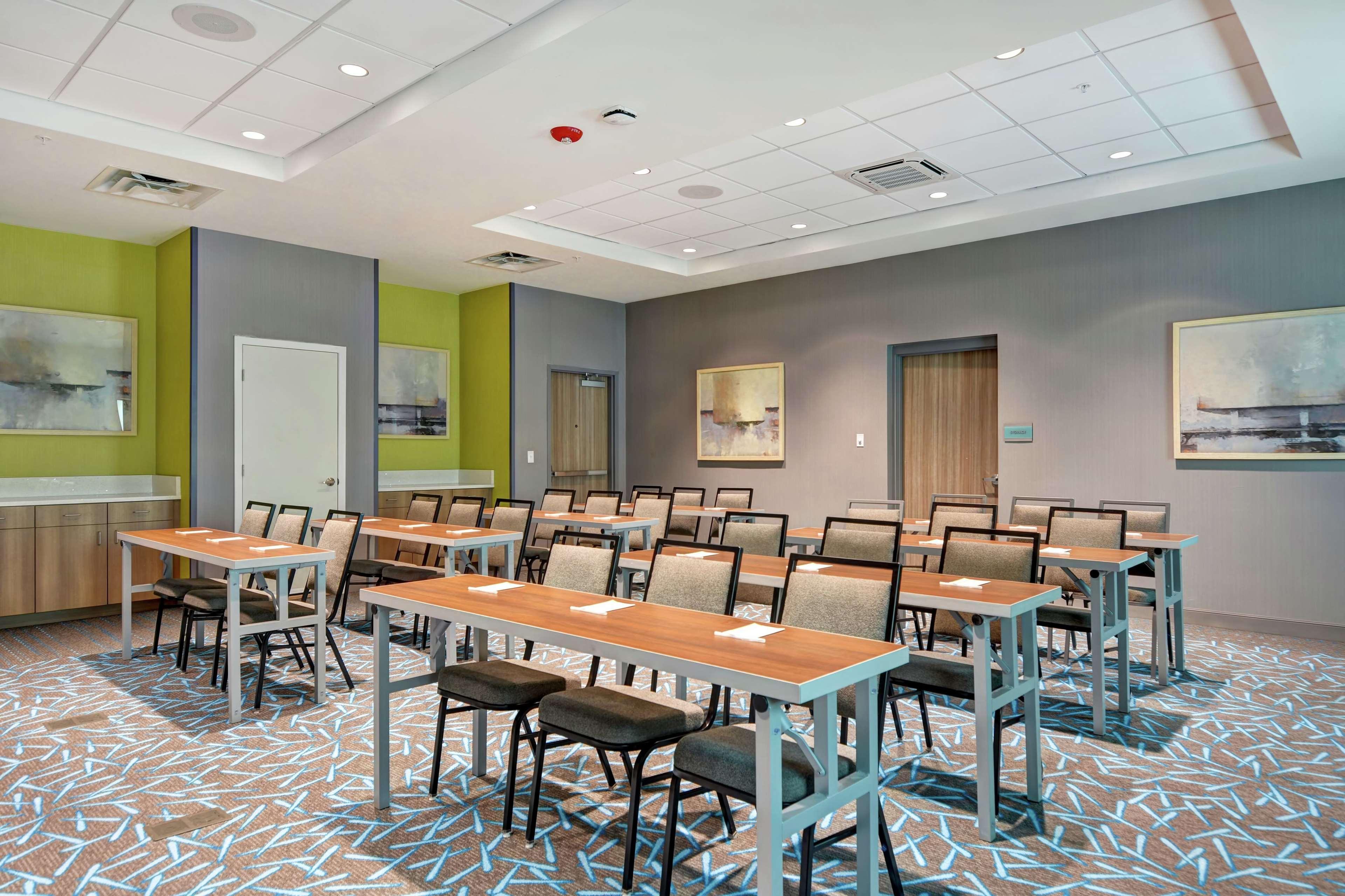 Hotel Home2 By Hilton South St Johns Town Ctr 3*